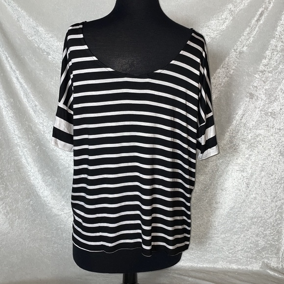 White House Black Market top - Picture 3 of 7